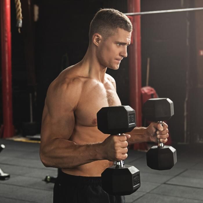 man doing hammer curl