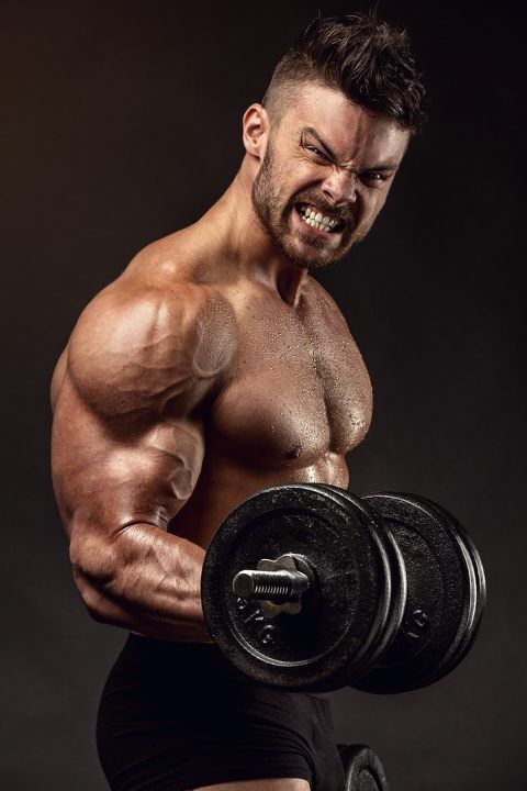 Man doing bicep curls for big biceps