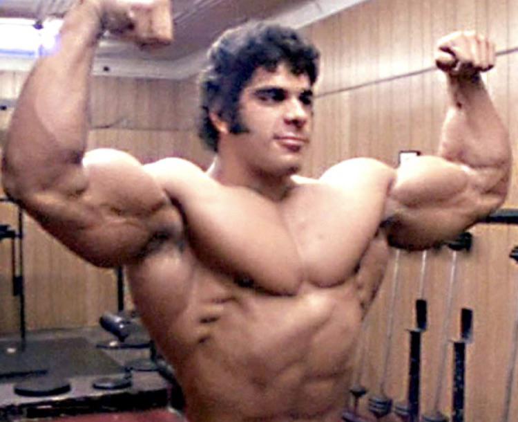 Lou ferrigno biceps pose